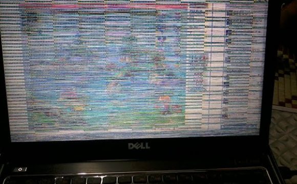 Màn hình laptop bị sọc: Nguyên nhân, cách sửa chữa