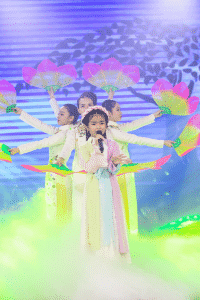 Quán quân "Tìm kiếm tài năng nhí 2019" Trần Mỹ Kiều xúc động cảm ơn mẹ