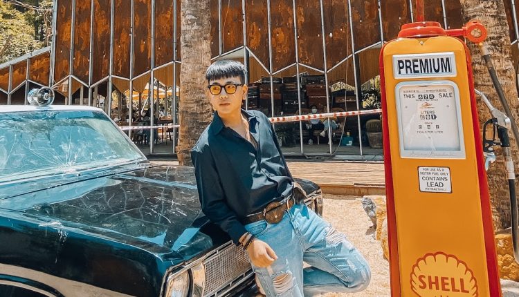 Từ cậu bé bán vé số trở thành ông chủ shop thời trang