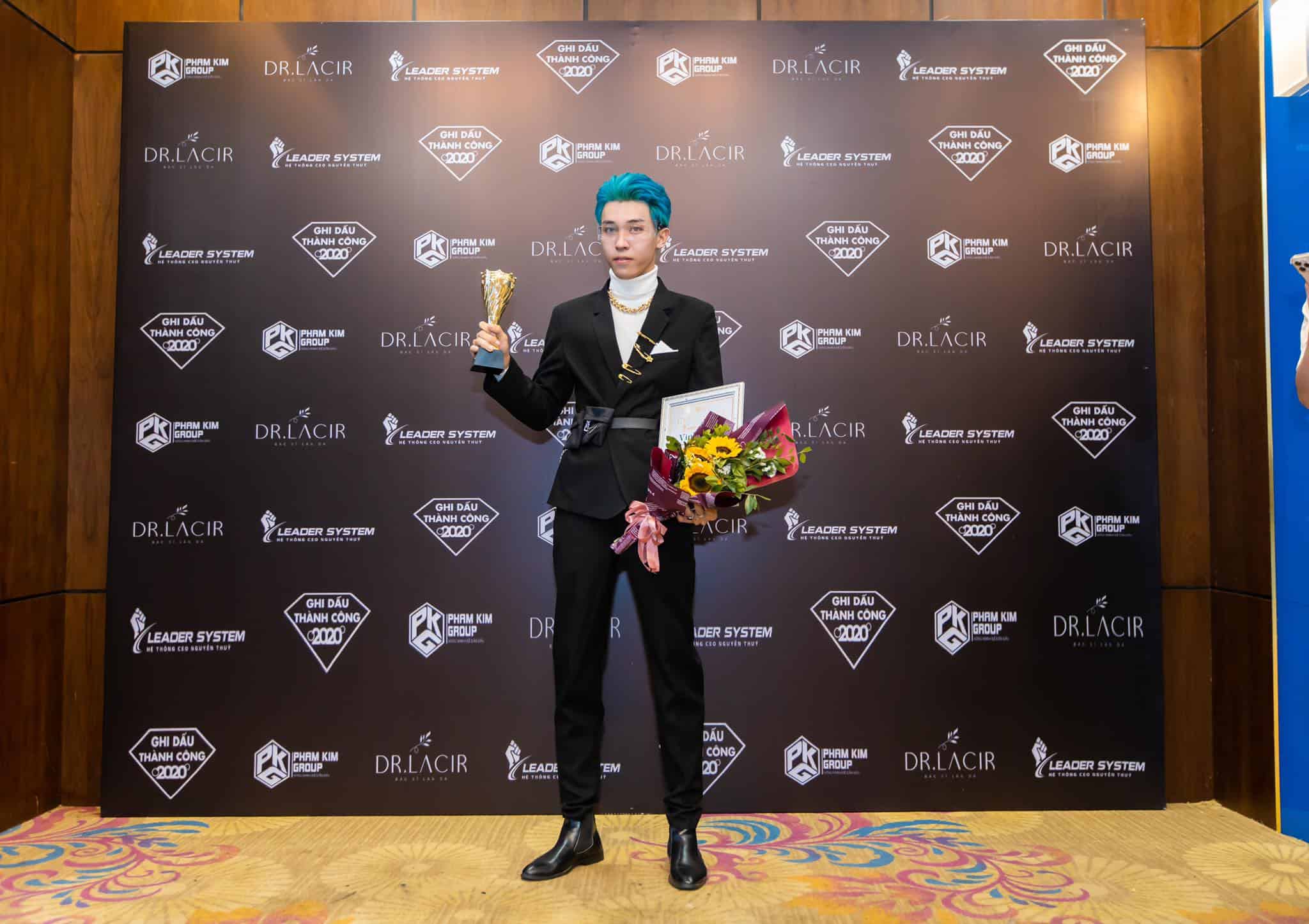 Con đường thành công của chàng LGBT Nguyễn Lê Thành Tân - Khi sự "khác biệt" trở thành động lực Con đường thành công của chàng LGBT Nguyễn Lê Thành Tân - Khi sự "khác biệt" trở thành động lực