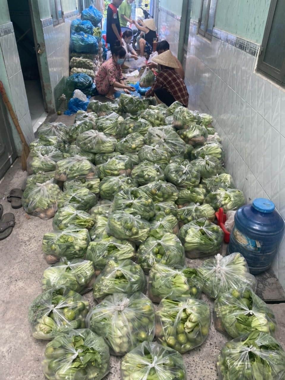 Lan tỏa “tình người” trong đại dịch Covid-19