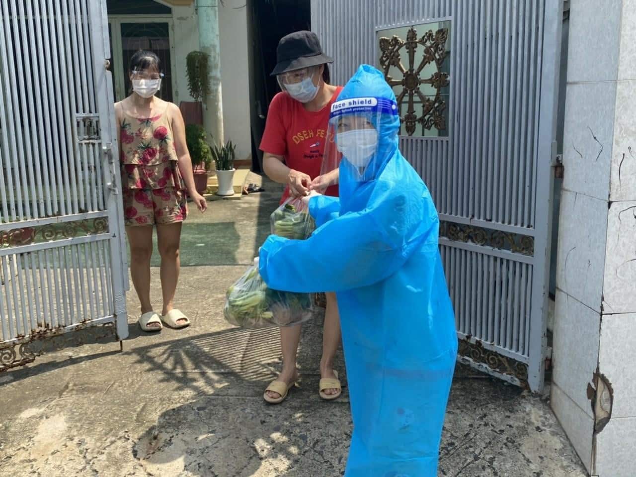 Lan tỏa “tình người” trong đại dịch Covid-19