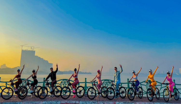 Trào lưu đi xe đạp quanh Hồ Tây nâng cao sức khỏe mùa Covid-19