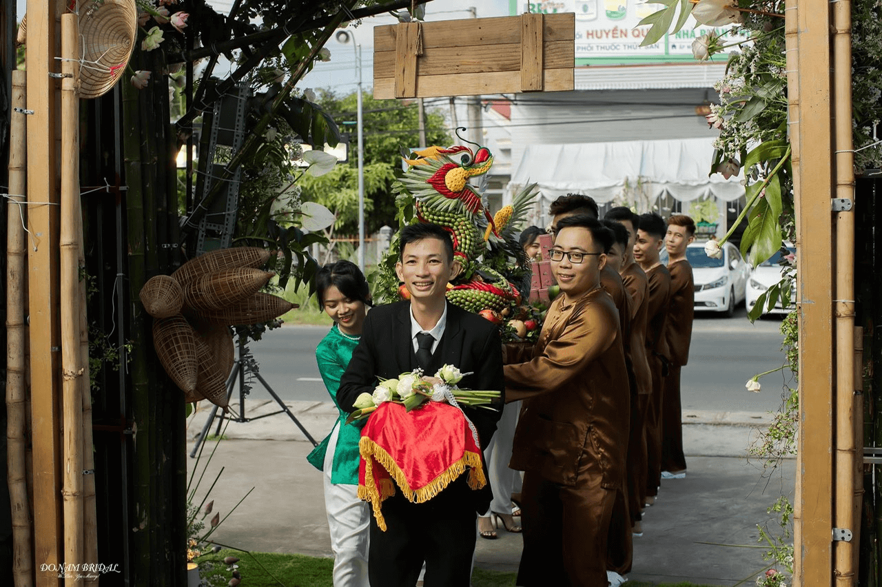 Uyên ương gây ấn tượng với đám cưới đậm nét miền Tây