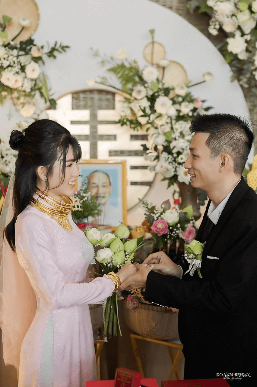 Uyên ương gây ấn tượng với đám cưới đậm nét miền Tây