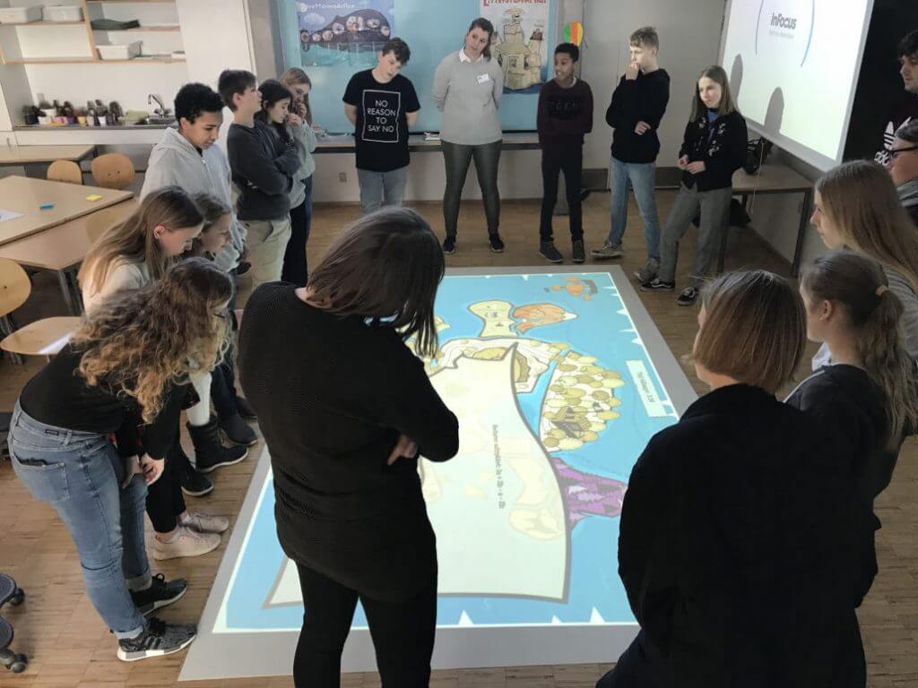 Ứng dụng công nghệ trí tuệ nhân tạo (AI) trong giáo dục: Ưu điểm và hạn chế